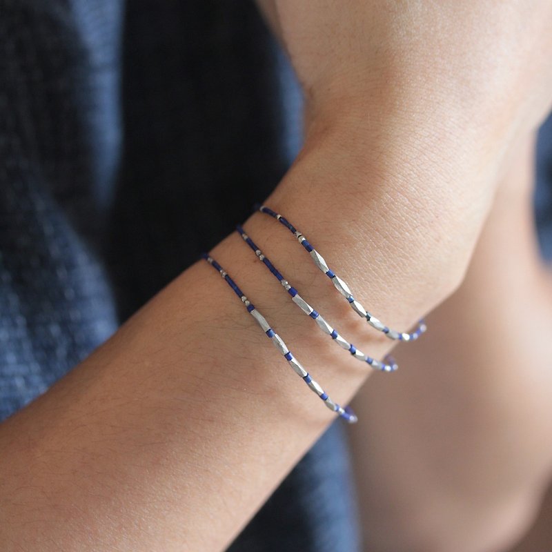Diamond shape silver beads with dark blue lapis lazuli bracelet (B0021) - Bracelets - Silver Blue