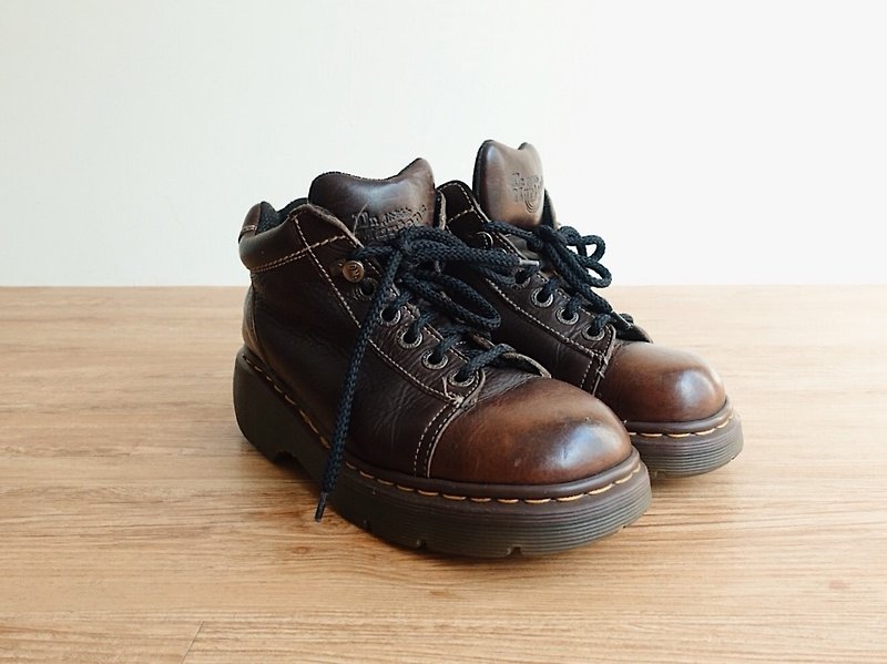 Vintage Shoes / Dr.Martens Martin / Boots no.40 - Women's Leather Shoes - Genuine Leather Brown