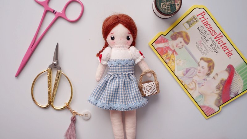 hiyadoll chu Dorothy - เย็บปัก/ถักทอ/ใยขนแกะ - วัสดุอื่นๆ สีน้ำเงิน