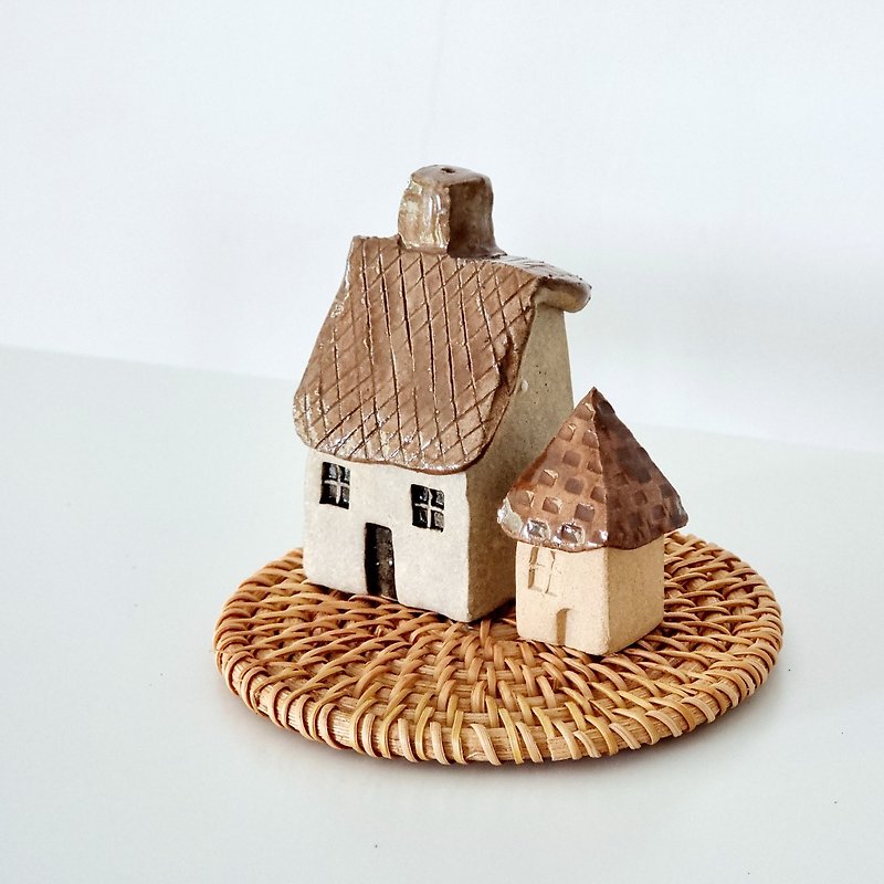 (Set) Terracotta house in English village style With rattan pad - Pottery & Ceramics - Pottery Brown