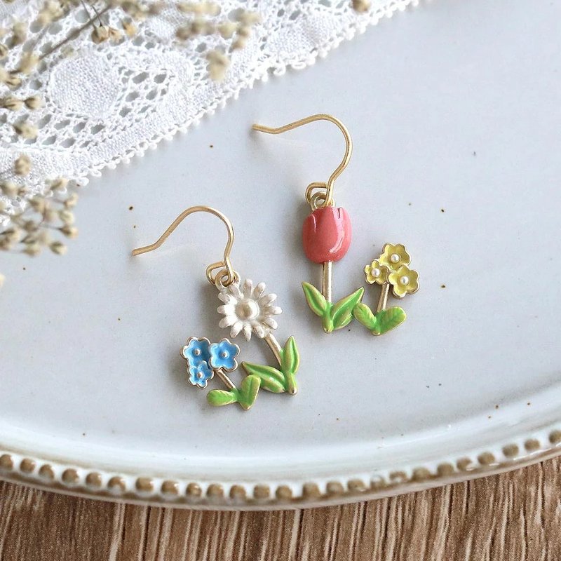 Garden Earrings | Free packaging, Japanese handmade jewelry, flowers, made in Japan, Ayatorie - ต่างหู - ทองแดงทองเหลือง หลากหลายสี