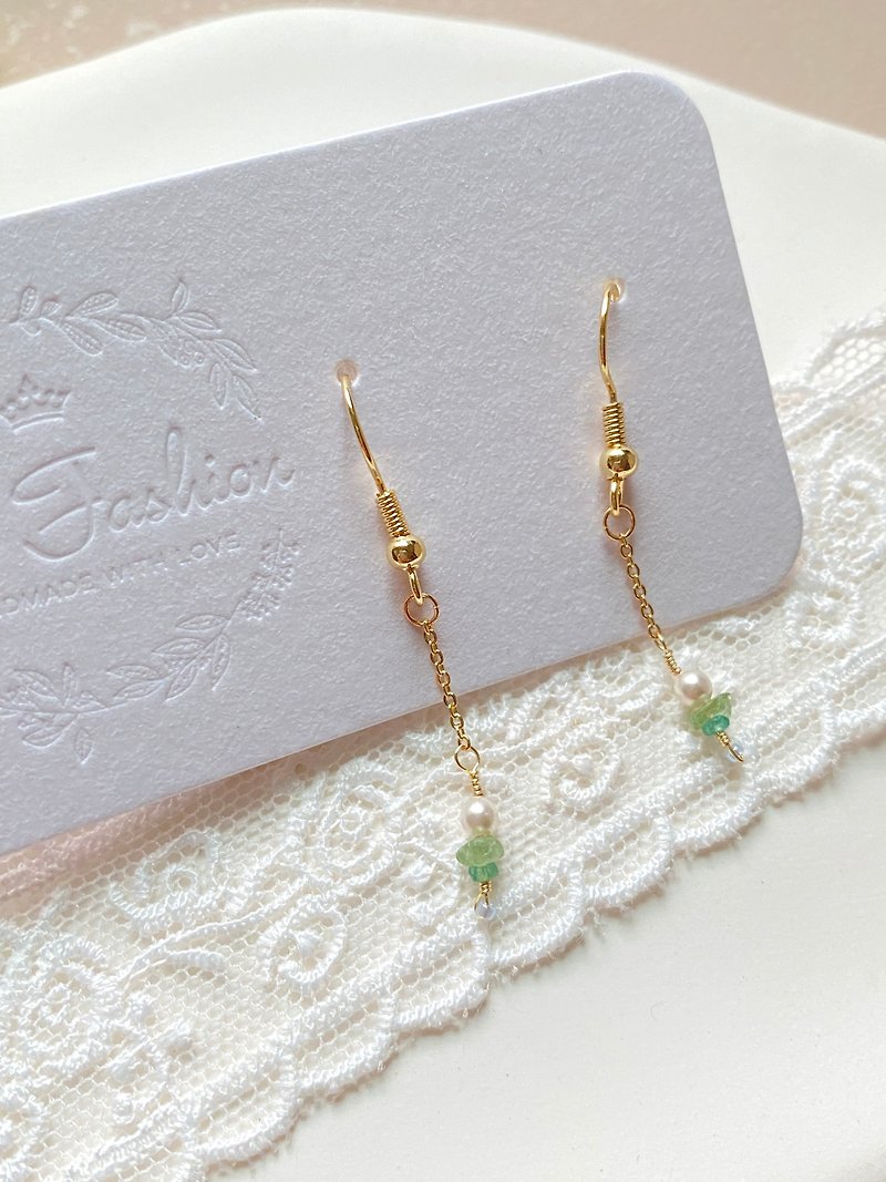 [Kimiko handmade jewelry] May birthstone series small fresh pendant style earrings - ต่างหู - เครื่องประดับพลอย สีเขียว