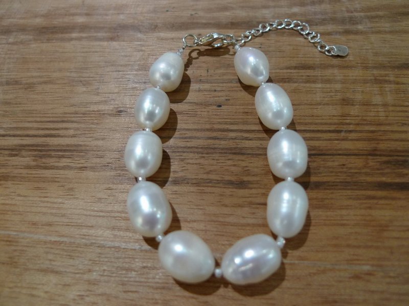 Pearl bracelet - สร้อยข้อมือ - วัสดุอื่นๆ ขาว