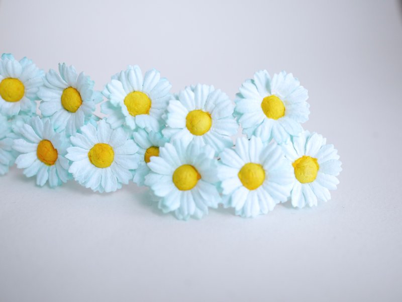 Paper Flower, 25 pieces DIY small daisy flower size 3 cm., blue-sky color - 其他 - 紙 透明