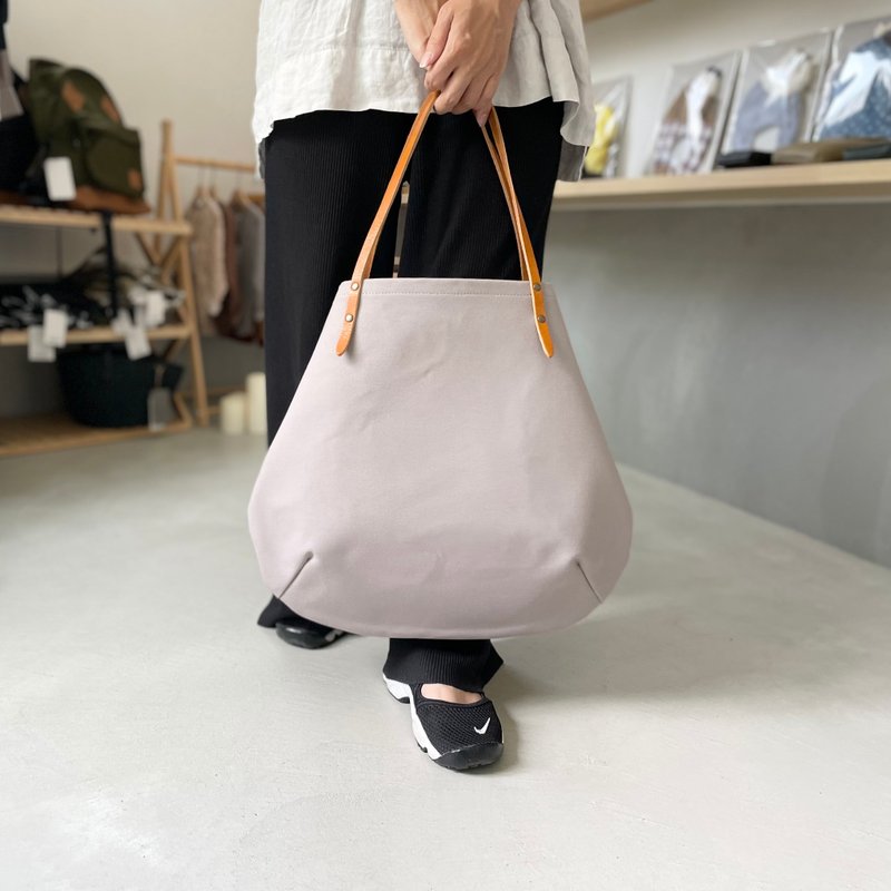 Round tote bag made of No. 6 canvas and extra thick oiled canvas (grey) L-size - Handbags & Totes - Cotton & Hemp Gray