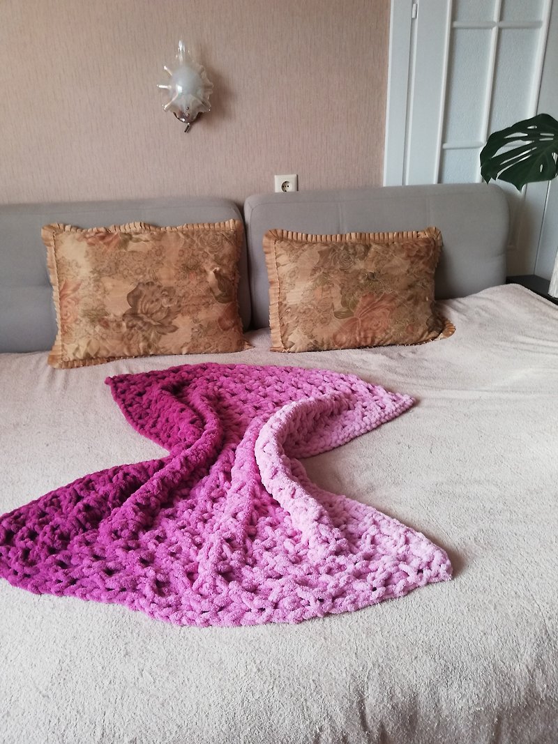 Exchanging gifts full size blanket Giant Knit Throw Gift Idea for her - 棉被/毛毯 - 聚酯纖維 粉紅色