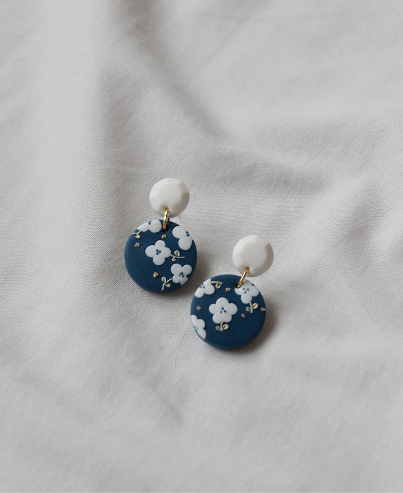 PARTY FOR EARS | Japanese simple blue round flower soft pottery earrings S925 sterling silver ear pin Clip-On - Earrings & Clip-ons - Pottery Blue