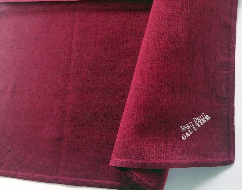 Jean Paul Gaultier Vintage Handkerchief 17 x 17 inches - ผ้าเช็ดหน้า - ผ้าฝ้าย/ผ้าลินิน สีแดง