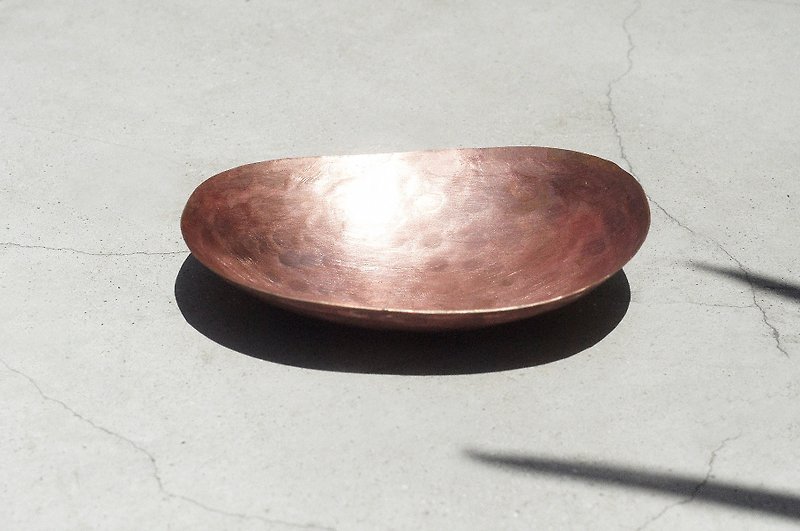 Red copper plate / vintage handmade copper jewelry plate / handmade copper plate / storage tray / storage tray - beat oval type (small - จานเล็ก - โลหะ สีทอง