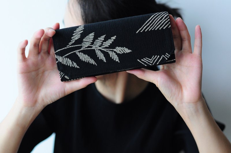 Totem Leaf Shrunken Cotton Paper Long Clip - Black Model/Ultra Lightweight Wallet/Washable Paper 14 Layers - กระเป๋าสตางค์ - ผ้าฝ้าย/ผ้าลินิน สีดำ