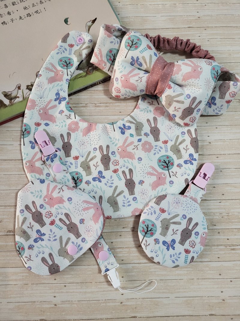 蘋果兔 圍兜 手作圍兜 奶嘴鍊 奶嘴套 安撫巾 平安符袋 彌月禮 - 圍兜/口水巾 - 棉．麻 粉紅色