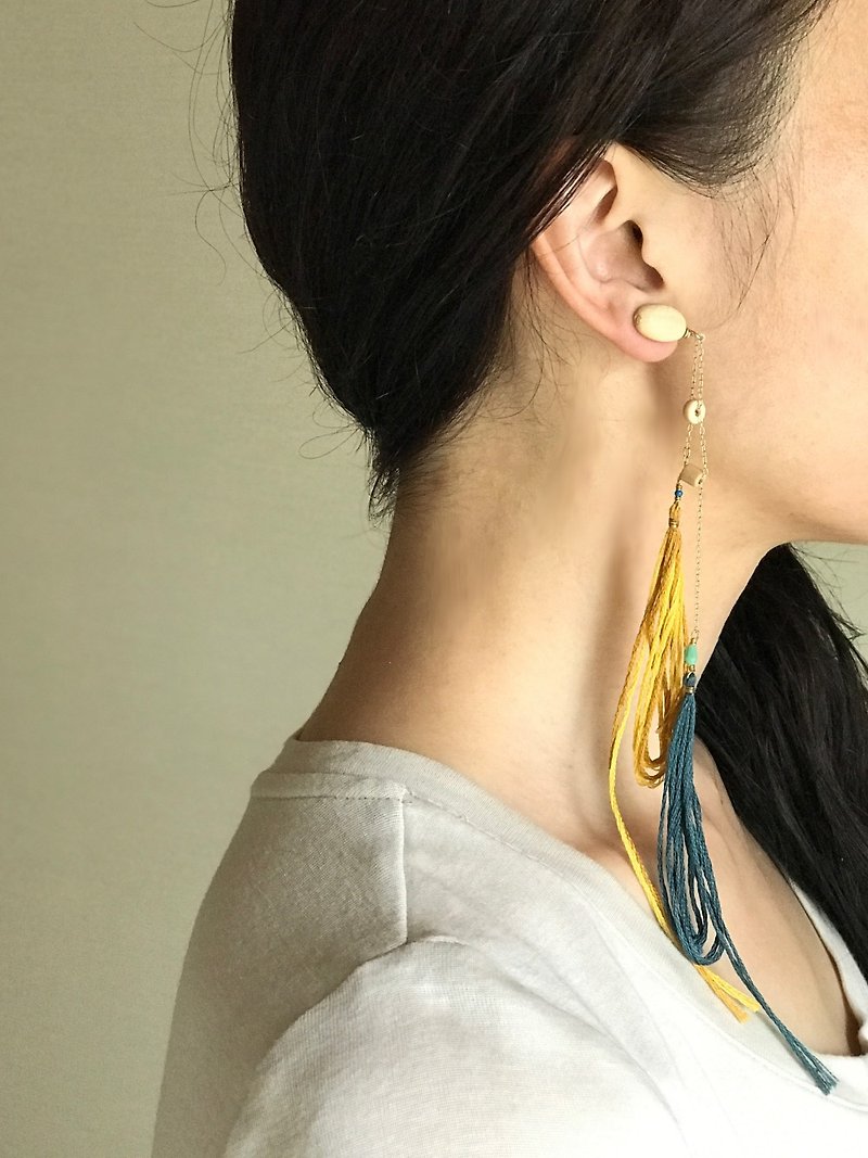 Wind  1 piece clip-on earrings - ピアス・イヤリング - 刺しゅう糸 ブルー
