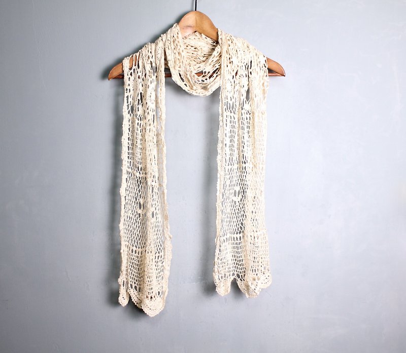 FOAK vintage light beige crochet scarf