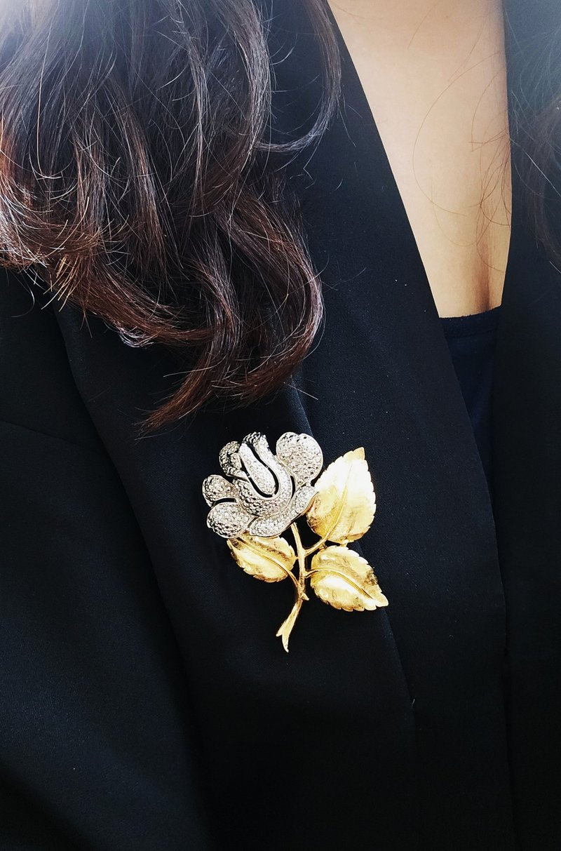 TRIFARI gold and silver rose brooch【American vintage jewelry】 - Brooches - Other Metals Silver