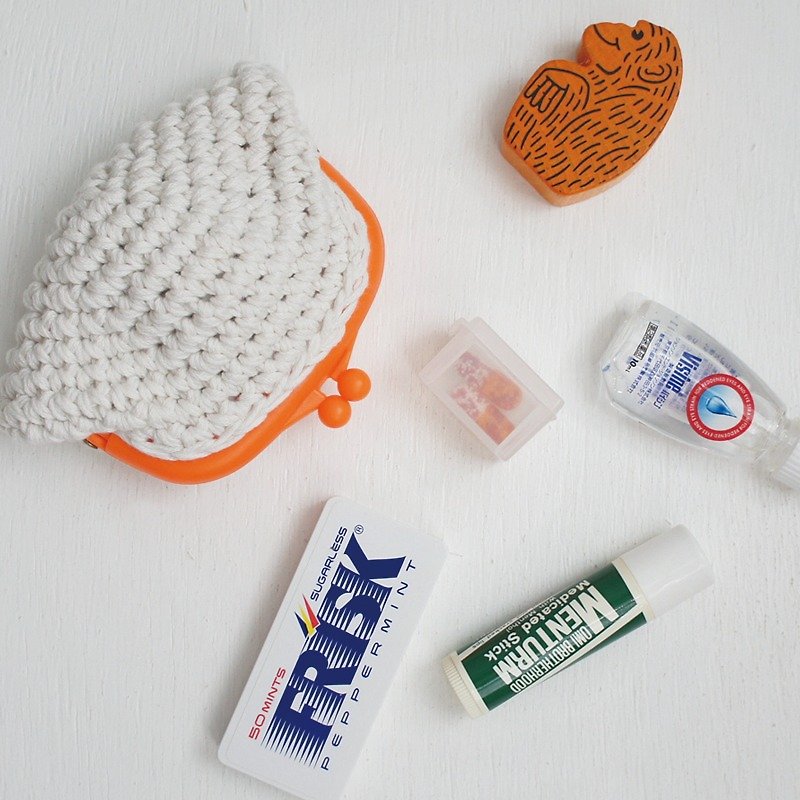 Ba-ba handmade ☆ Light weight coinpurse with plastic flame (No. C 930) - Coin Purses - Other Materials Orange