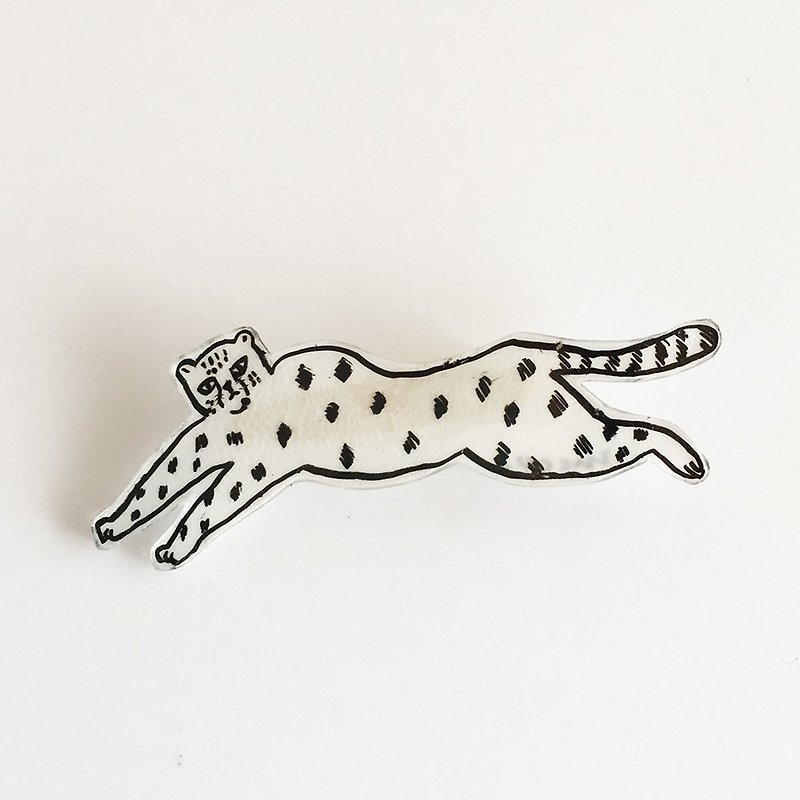 Run Cheetah's Plavan brooch - Brooches - Plastic White