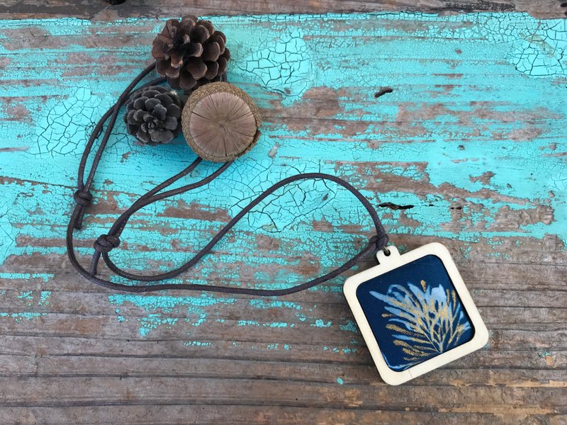 Cyanotype leafy wood square necklace - General Rings - Wood 