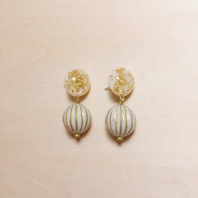 Vintage Rice White Gold Foil Pearl Ball Pumpkin Earrings - Earrings & Clip-ons - Resin White