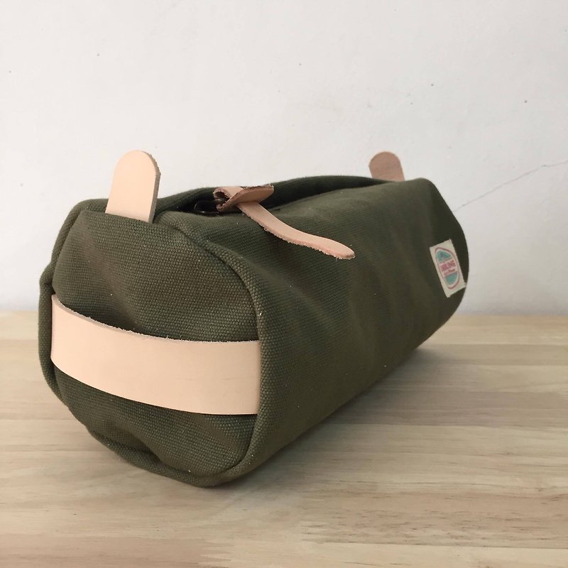 New Green camo Canvas Zippered Pouch Bag / Men travel case / Cosmetics bag / Toiletry Bag - 化妝包/收納袋 - 棉．麻 綠色