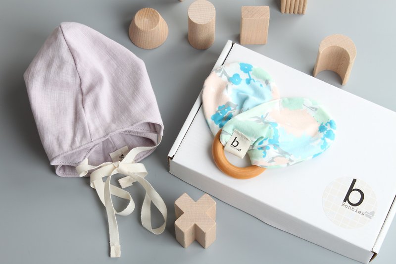寶寶禮品盒 手工小帽子 蝴蝶結木圈圈牙膠玩具 彌月禮盒 - 滿月禮物 - 棉．麻 紫色