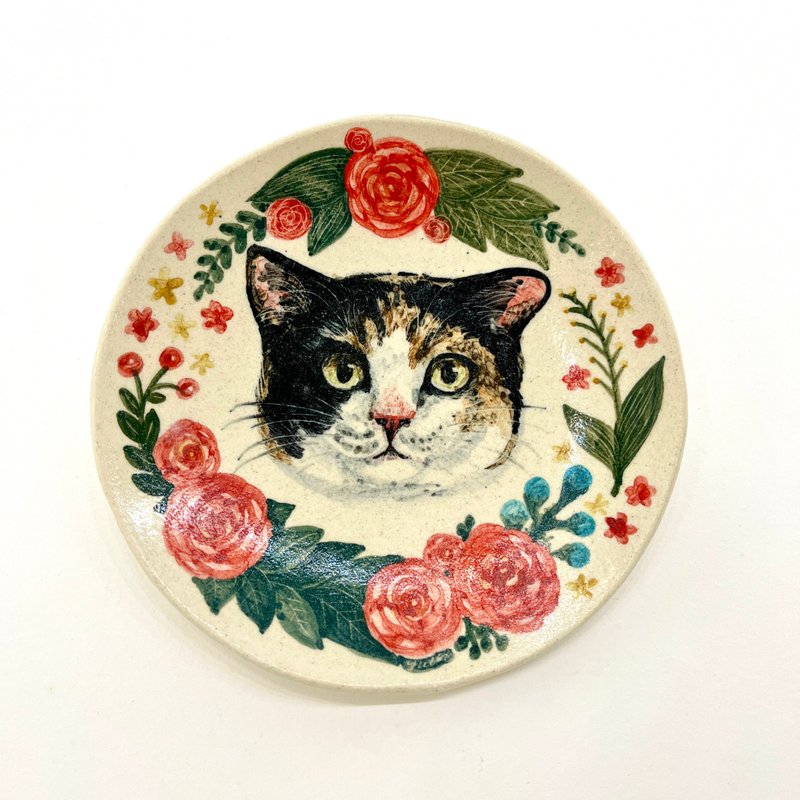 Hand-painted 5.5-inch dessert plate with calico cat in stock - Small Plates & Saucers - Pottery White