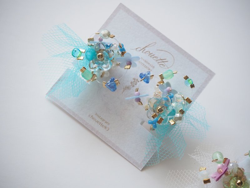 Tulle flower earrings or Clip-On blue - ต่างหู - อะคริลิค สีน้ำเงิน