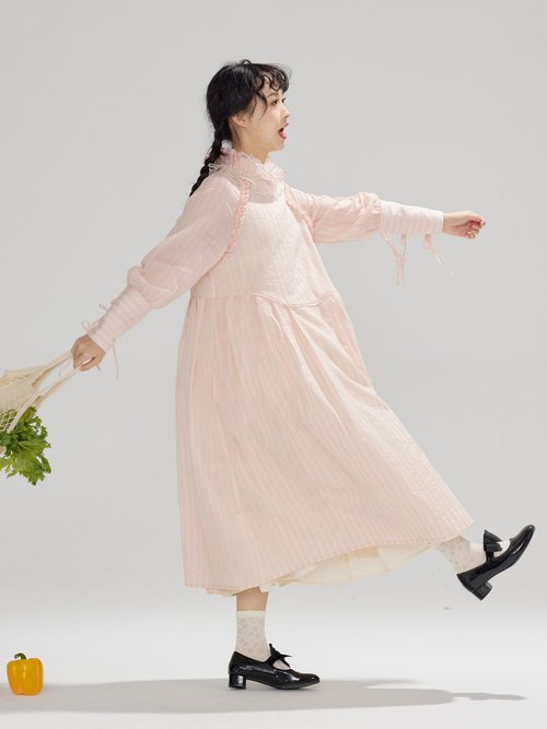 Mary Shelley classic dress with lamb leg sleeves with wooden Mary Shelley classic dress with lamb leg sleeves with wooden
