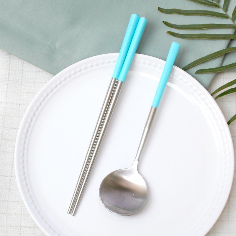 Taiwan chopsticks 【KUAI ZHU】 Stainless steel cutlery set with 3 petals-Sky blue - Chopsticks - Stainless Steel Blue
