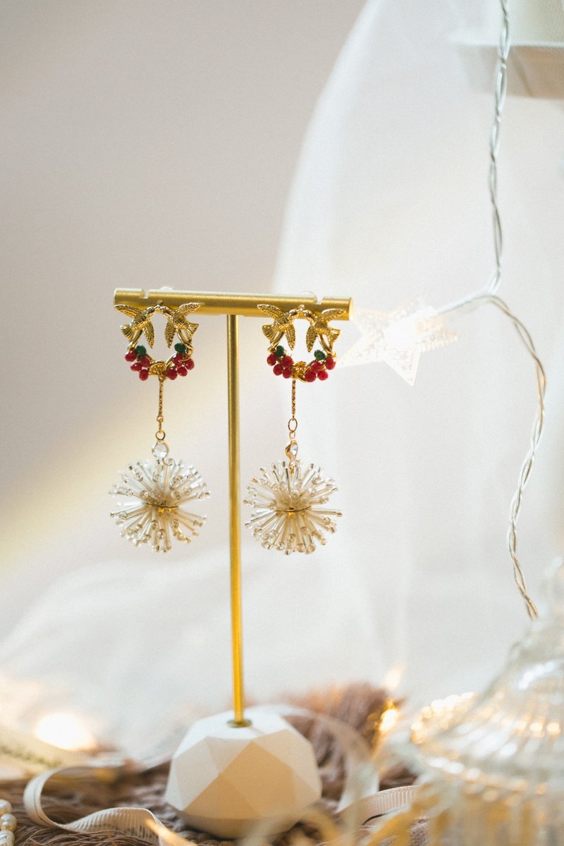 [Christmas gift limited] Little Snowball Swallow’s Blessing Earrings Clip-On - ต่างหู - วัสดุอื่นๆ ขาว