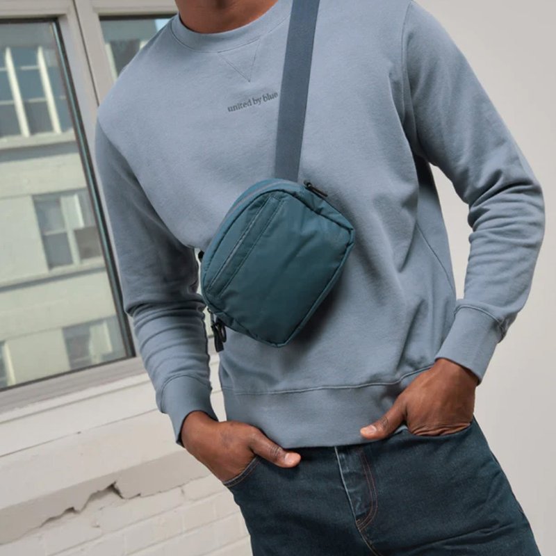 United by Blue 輕量防潑水斜背包 Crossbody 814-159 - 側背包/斜背包 - 其他人造纖維 藍色