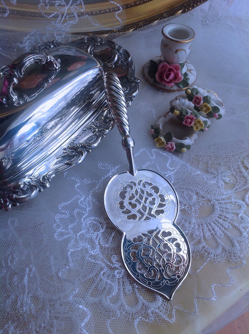 ♥ ♥ Annie crazy Antiquities British gold and silver, silver plated carved basket empty cake shovel cake knife pizza shovel blade bakeware tea utensils - ช้อนส้อม - โลหะ สีเงิน