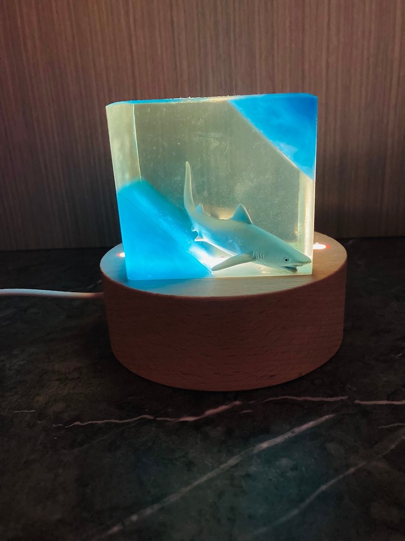 鯊魚Led小桌燈 - 燈具/燈飾 - 樹脂 藍色
