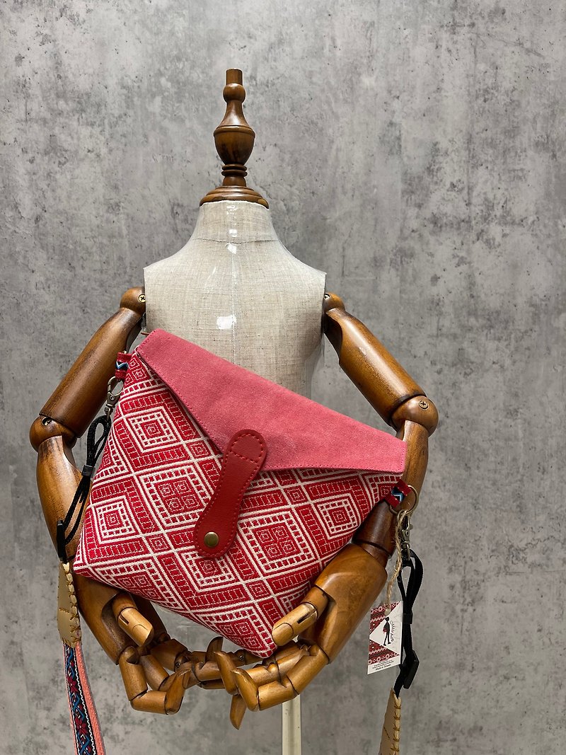 Missbao Handicraft Workshop-Portable multi-purpose bag - กระเป๋าแมสเซนเจอร์ - ผ้าฝ้าย/ผ้าลินิน สีแดง