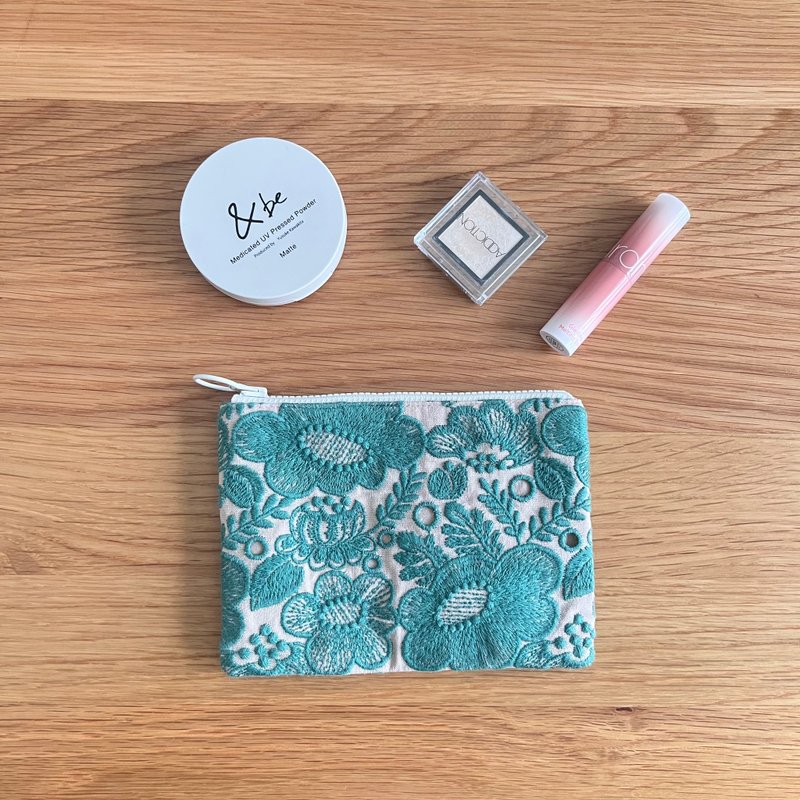 mina perhonen smile  flower　ミニポーチ　人気柄　刺繍　エレガント　ピンクベージュ - 化妝包/收納袋 - 棉．麻 綠色