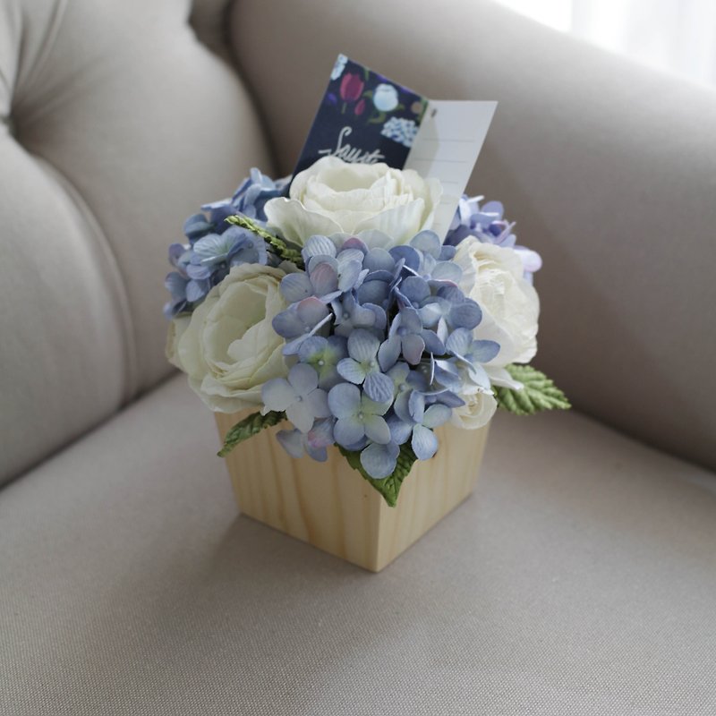 WP111 :กระถางดอกไม้ ตกแต่งบ้าน โทนสีฟ้าขาว เบบี้บลู - ของวางตกแต่ง - กระดาษ สีน้ำเงิน