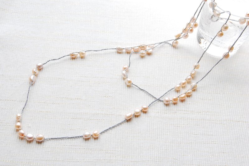 Light orange baroque pearl crochet necklace - สร้อยคอ - เครื่องเพชรพลอย สีส้ม