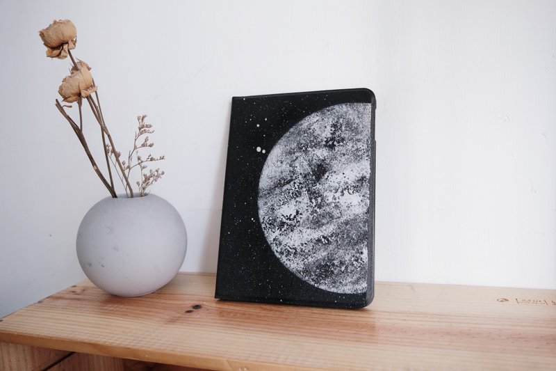 手噴星球 IPAD防摔皮革保護套 附筆槽位 - 平板/電腦保護殼/保護貼 - 人造皮革 黑色