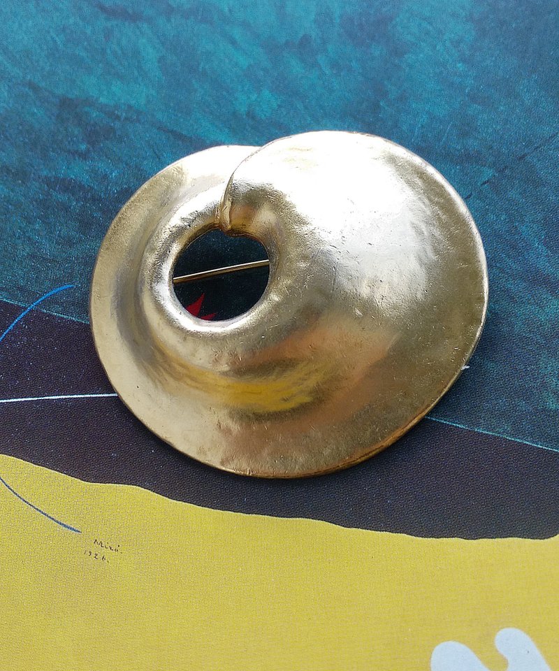 Vintage Jewelry 西洋古董飾品 啞光 金色調 個性藝術 別針 - 徽章/別針 - 其他金屬 金色