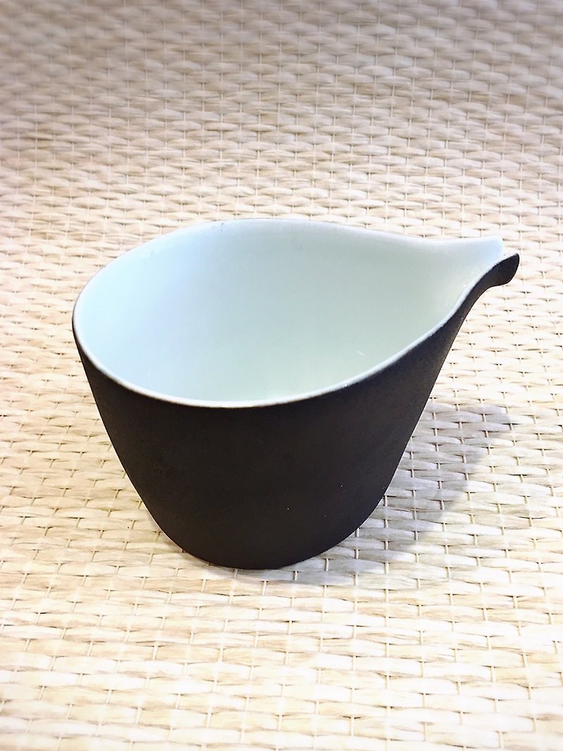 Black and white enamel craft boutique tea sea fair cup - Teapots & Teacups - Pottery 