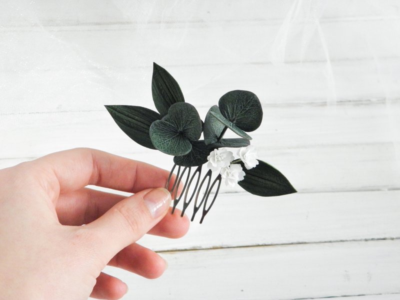 Bridal hair comb with gypsophila and eucalyptus Flowers hair comb bride - เครื่องประดับผม - วัสดุอื่นๆ สีเขียว