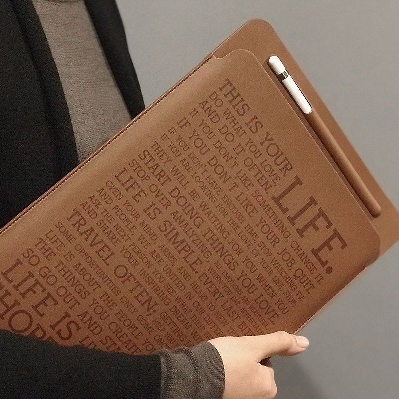 iPad pro 10.5 / 12.9 leather case Inspiration quote with pen slot - เคสแท็บเล็ต - หนังแท้ สีนำ้ตาล