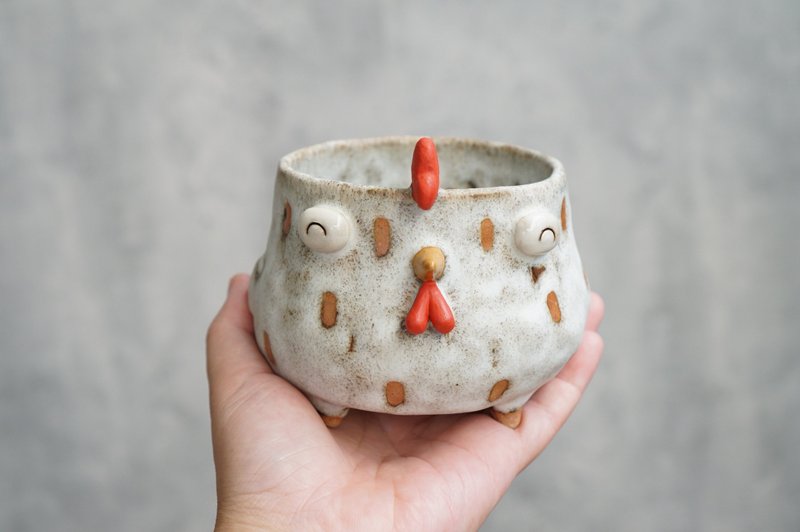 Plant pot with a chicken,two tone,cactus,ceramics,pottery,handmade - 花瓶/花器 - 陶 白色