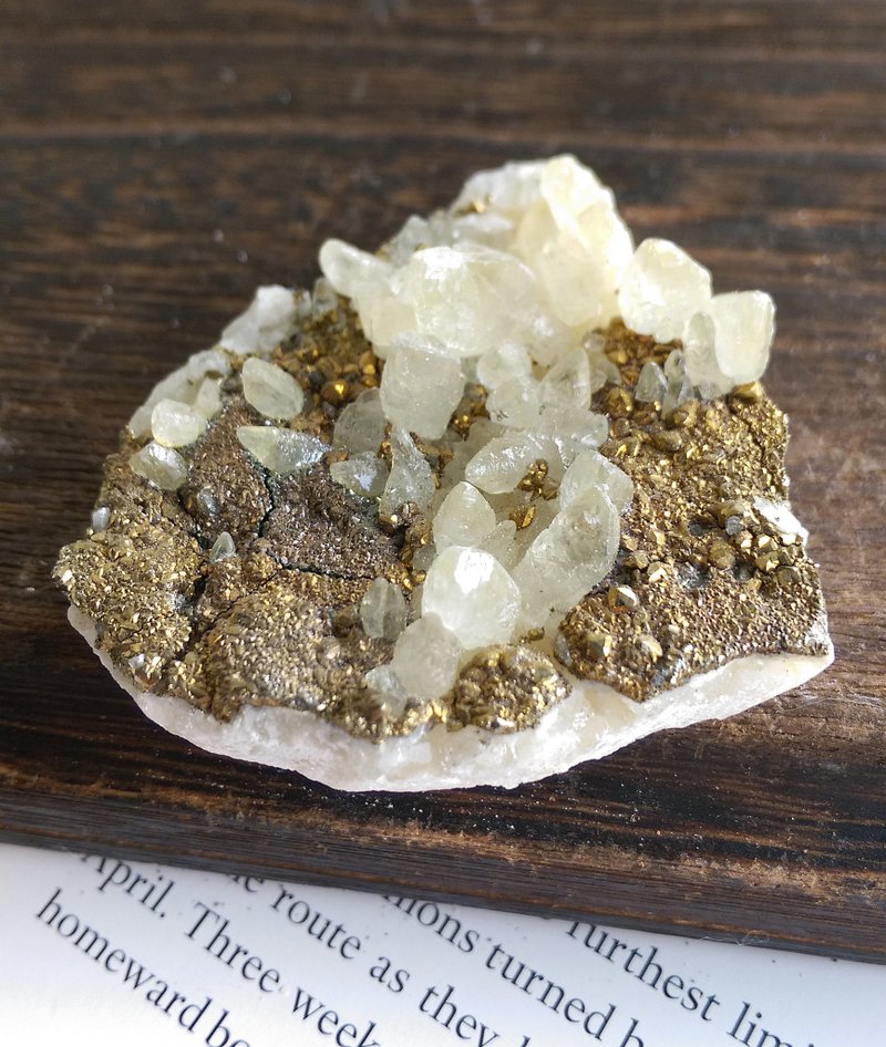 Quartz with Chalcopyrite 湖北 水晶 黃銅礦共生 天然礦石 原礦 - 擺飾/家飾品 - 其他材質 