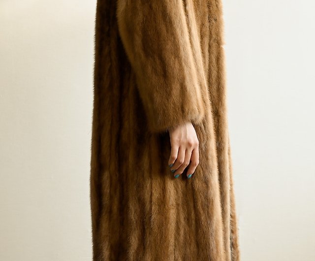Silhouette Mink Fur Vintage Coat, Fur Coats Ottawa
