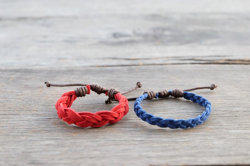 SET OF 2 / Couple His & Her love braided bracelet in red / navy suede cords - สร้อยข้อมือ - วัสดุอื่นๆ สีน้ำเงิน