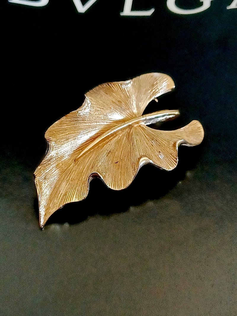 vintage jewelry MONET 刷金立體葉形 別針 胸針 - 胸針 - 其他金屬 
