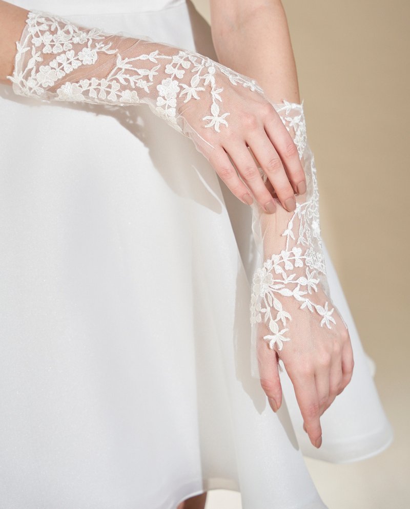 【New】Renee lace mid-length gloves (accessories) - Other - Other Materials White