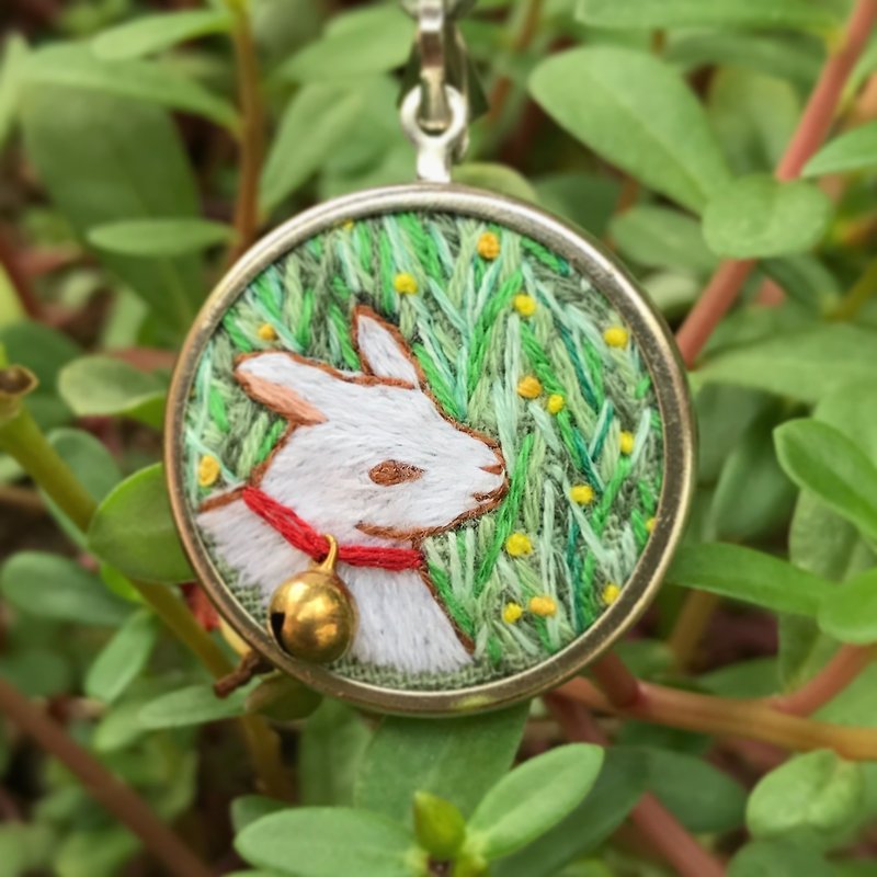 little lamb lamb embroidery necklace - สร้อยคอ - งานปัก สีเขียว