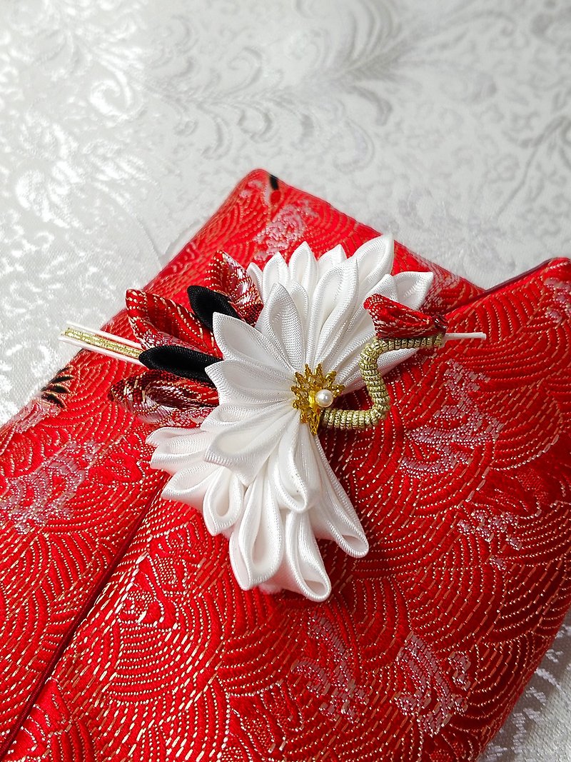 [Experience] Experience course [Detailed Flower Crane Brooch] Kaohsiung Japanese-style cloth flower / 1 person as a class - งานโลหะ/เครื่องประดับ - ไฟเบอร์อื่นๆ 