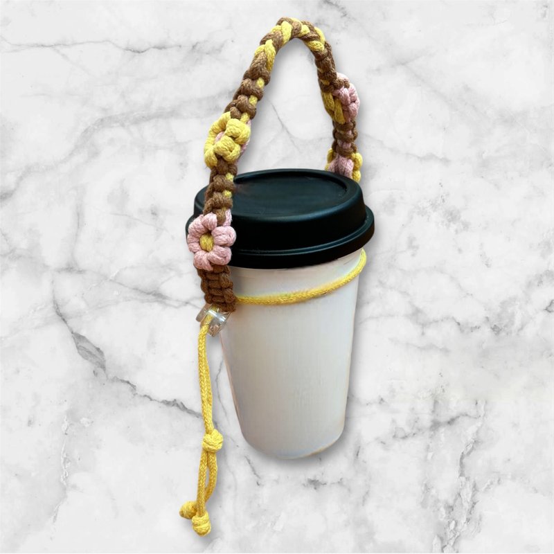 Hand-woven small flower eco-friendly beverage strap/drink cup strap/hand-woven - ถุงใส่กระติกนำ้ - วัสดุอื่นๆ สีนำ้ตาล